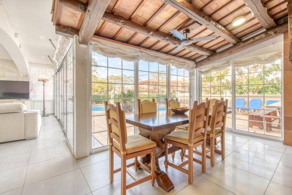 5 Zimmer Villa zu verkaufen in Empuriabrava mit Pool Garage - 780.000 € (Ref: 9598257)