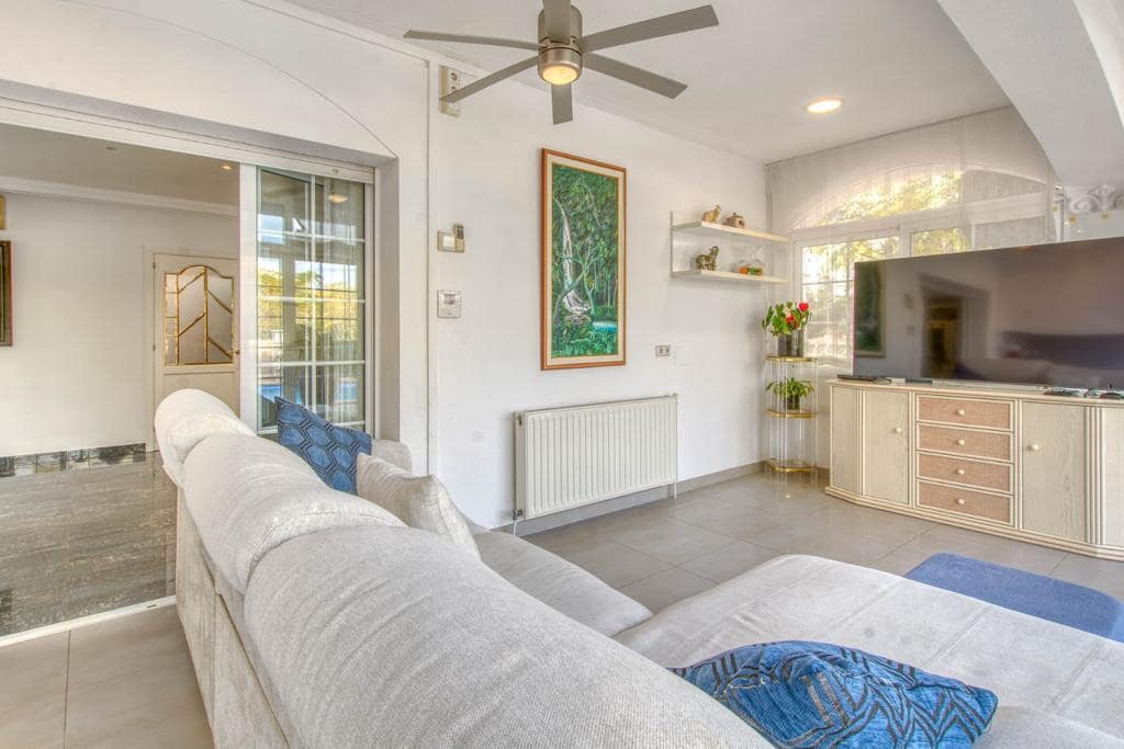 5 Zimmer Villa zu verkaufen in Empuriabrava mit Pool Garage - 780.000 € (Ref: 9598257)