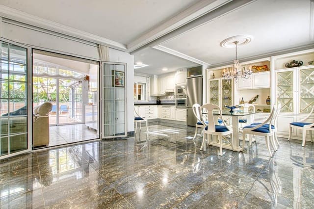 5 Zimmer Villa zu verkaufen in Empuriabrava, Castelló d'Empúries mit Pool Garage - 780.000 € (Ref: 9598257)