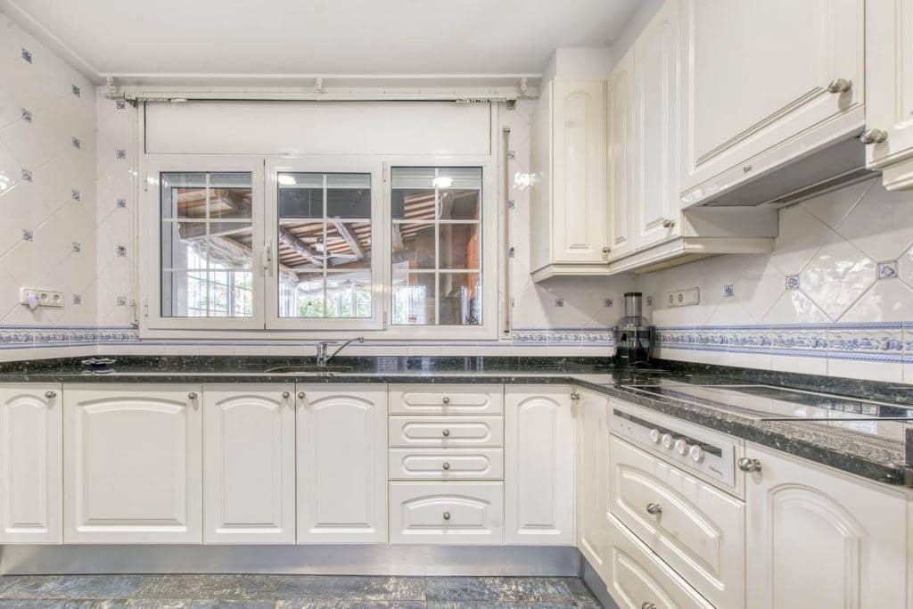 5 Zimmer Villa zu verkaufen in Empuriabrava mit Pool Garage - 780.000 € (Ref: 9598257)