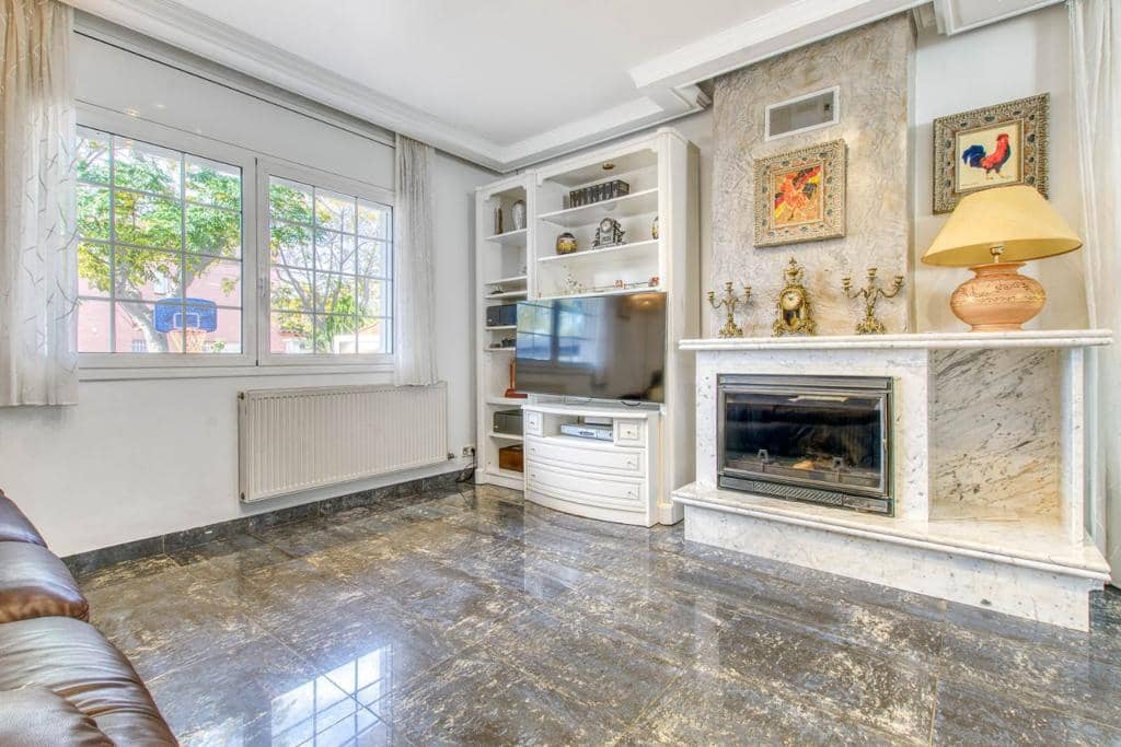 5 Zimmer Villa zu verkaufen in Empuriabrava mit Pool Garage - 780.000 € (Ref: 9598257)