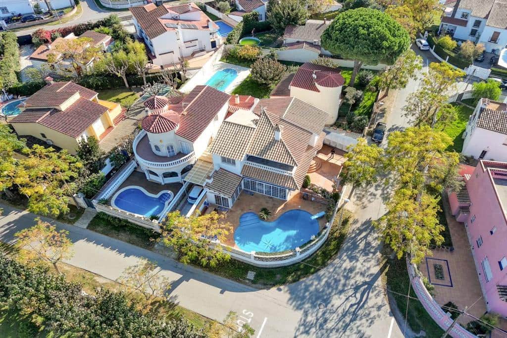5 Zimmer Villa zu verkaufen in Empuriabrava mit Pool Garage - 780.000 € (Ref: 9598257)