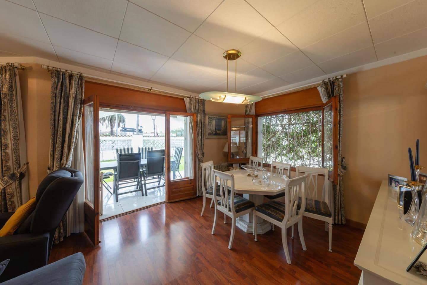 5 Zimmer Villa zu verkaufen in Empuriabrava - 570.000 € (Ref: 9598258)