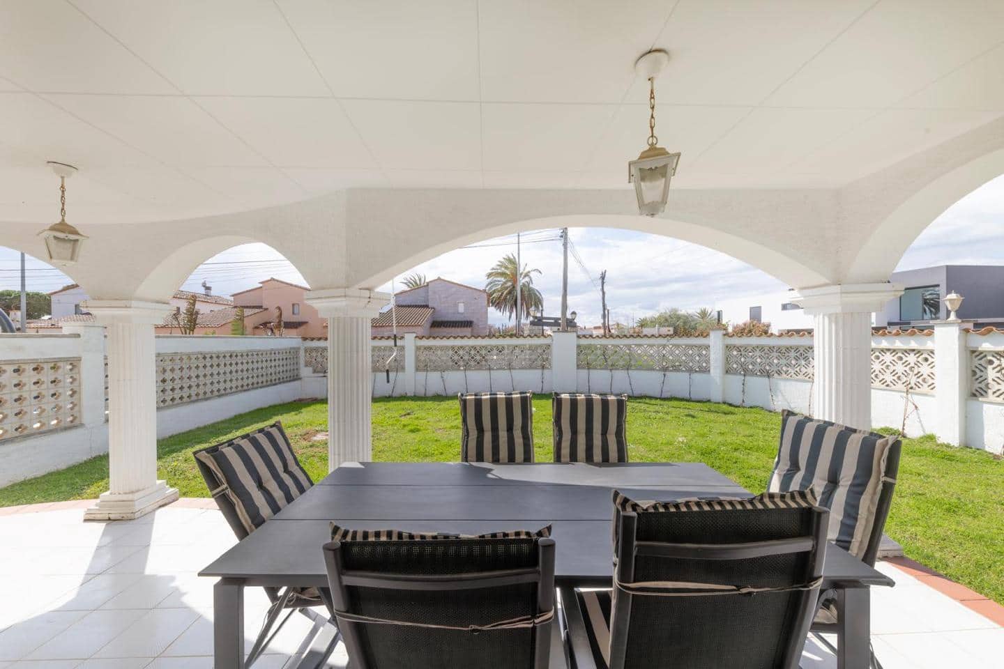 5 Zimmer Villa zu verkaufen in Empuriabrava - 570.000 € (Ref: 9598258)