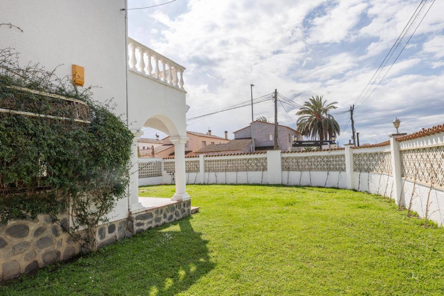 5 Zimmer Villa zu verkaufen in Empuriabrava - 570.000 € (Ref: 9598258)