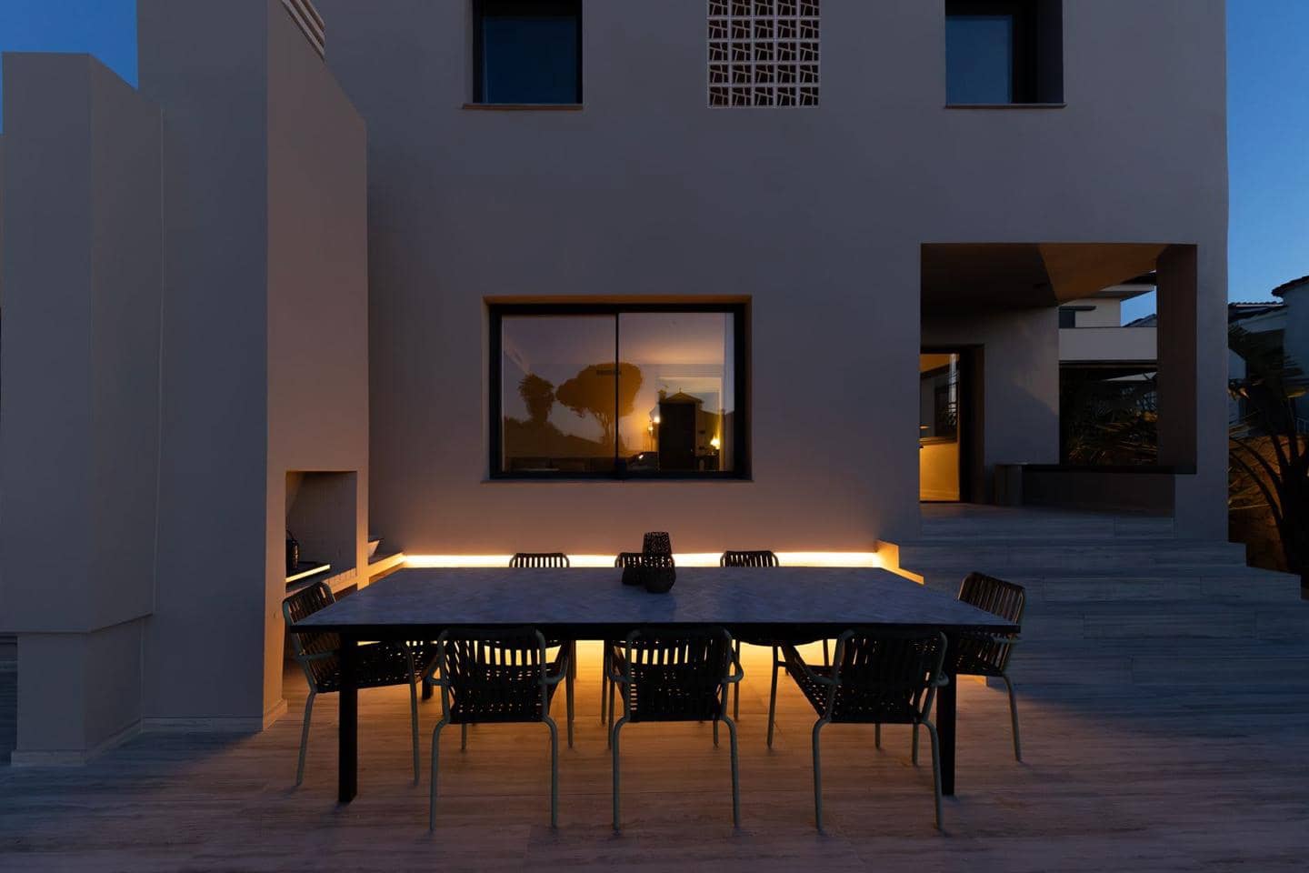 3 bedroom Villa for sale in Empuriabrava with pool garage - € 1,450,000 (Ref: 9705894)