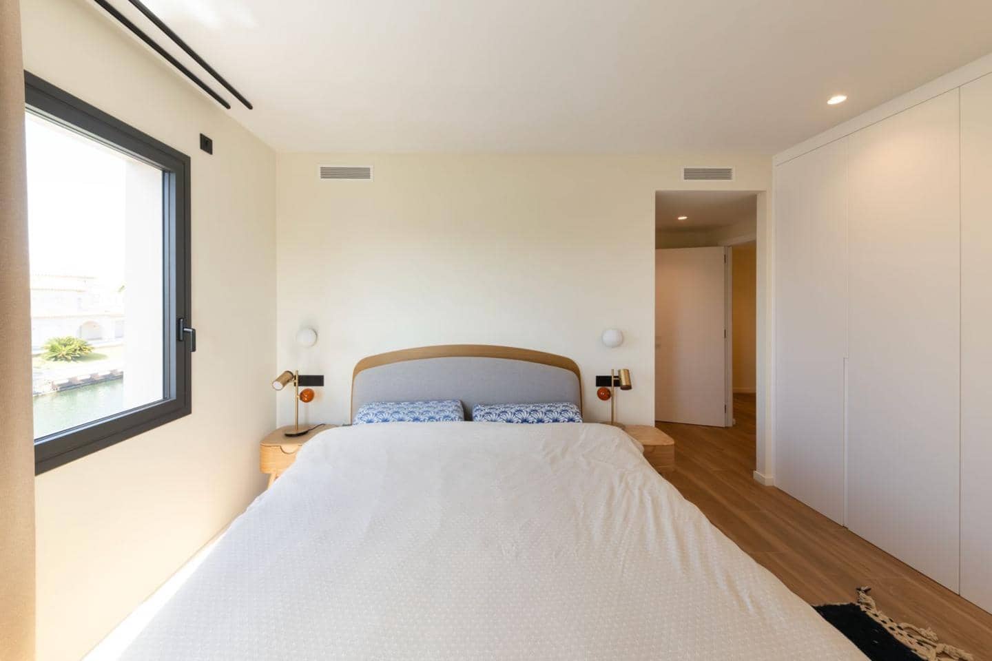 3 bedroom Villa for sale in Empuriabrava with pool garage - € 1,450,000 (Ref: 9705894)