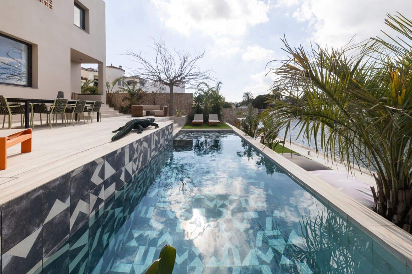 3 bedroom Villa for sale in Empuriabrava with pool garage - € 1,450,000 (Ref: 9705894)
