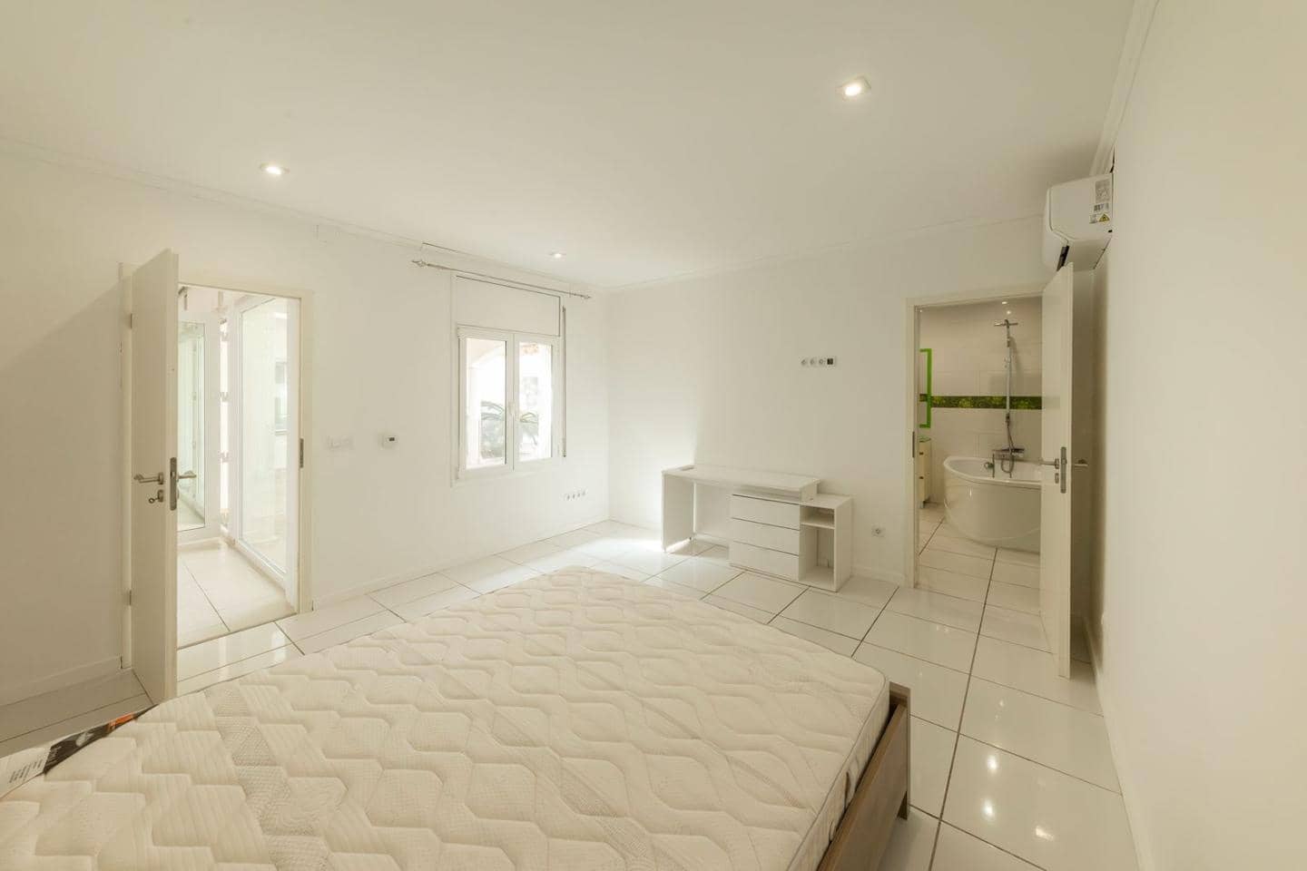 5 bedroom Villa for sale in Empuriabrava with pool - € 1,800,000 (Ref: 9723527)