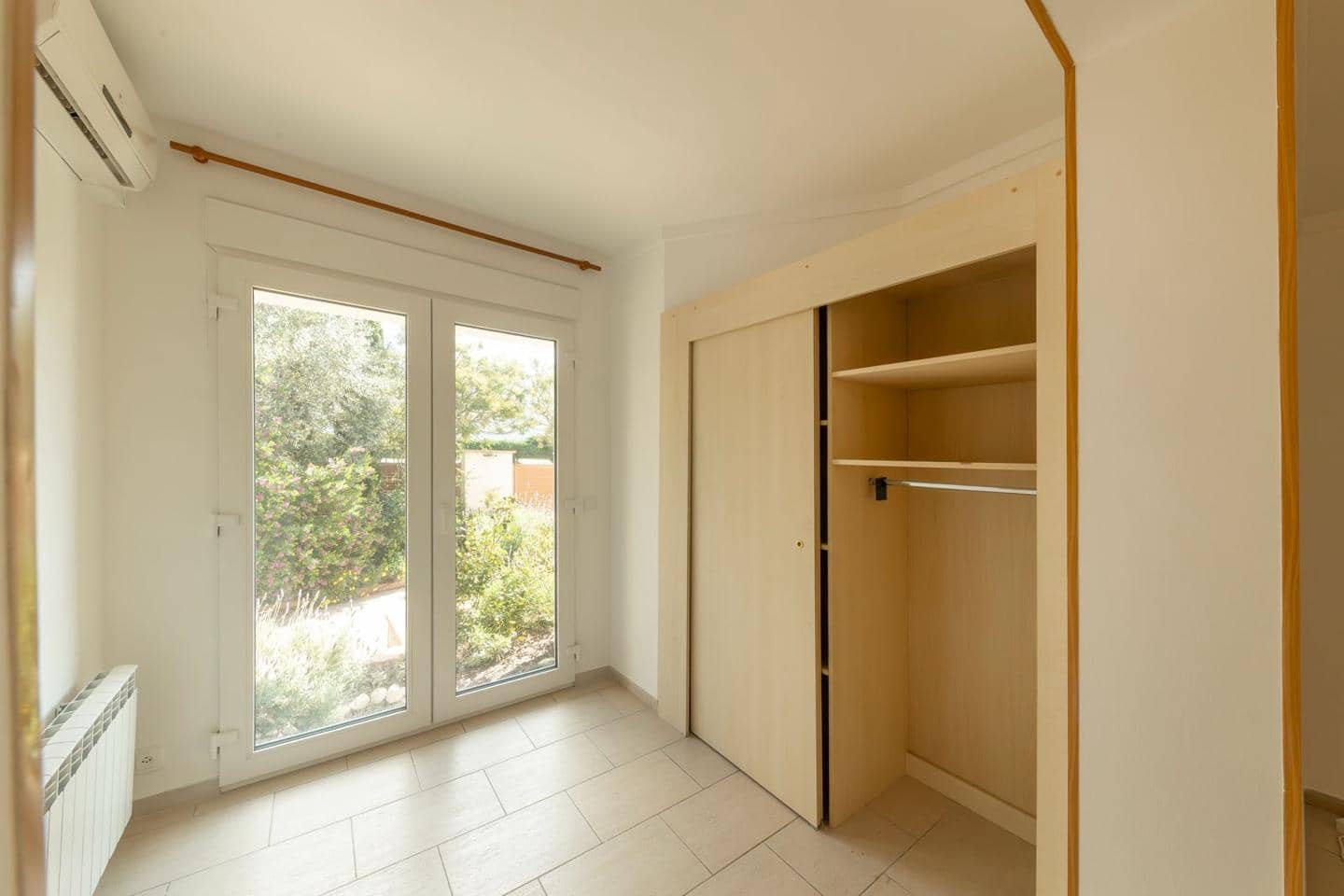 5 bedroom Villa for sale in Empuriabrava with pool - € 1,800,000 (Ref: 9723527)