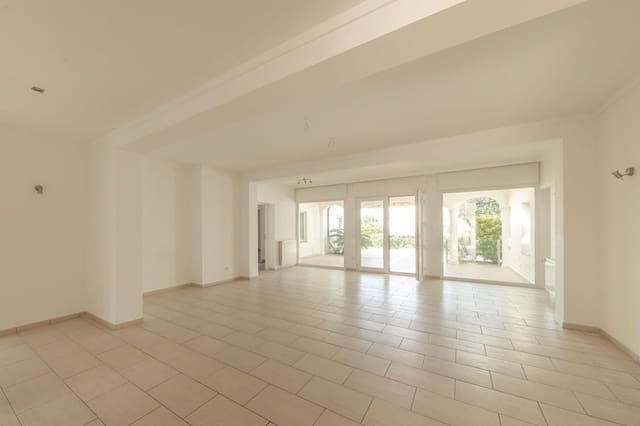 5 slaapkamer Villa te koop in Empuriabrava, Castelló d'Empúries met zwembad - € 1.800.000 (Ref: 9723527)
