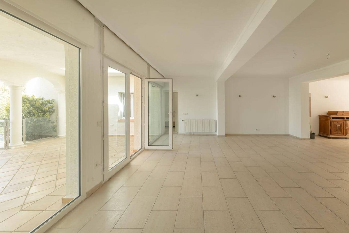 5 bedroom Villa for sale in Empuriabrava with pool - € 1,800,000 (Ref: 9723527)