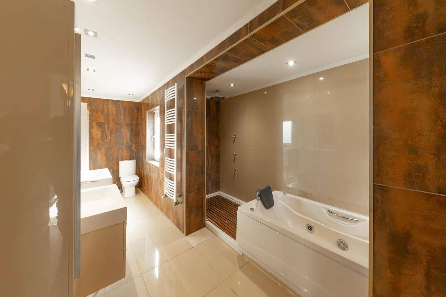 5 bedroom Villa for sale in Empuriabrava with pool - € 1,800,000 (Ref: 9723527)