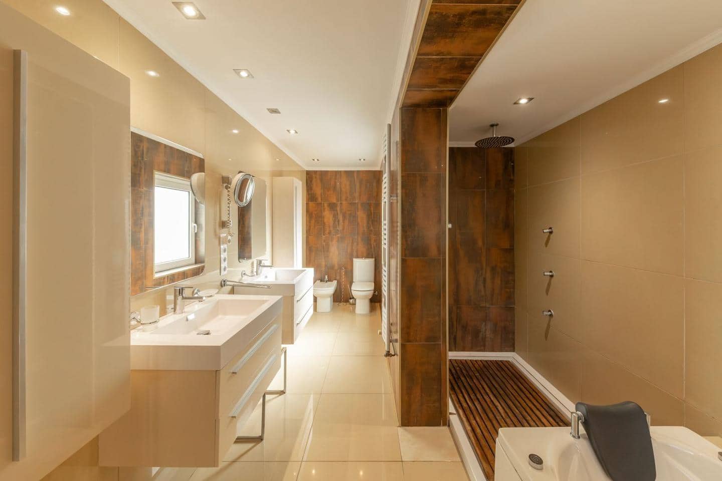 5 bedroom Villa for sale in Empuriabrava with pool - € 1,800,000 (Ref: 9723527)