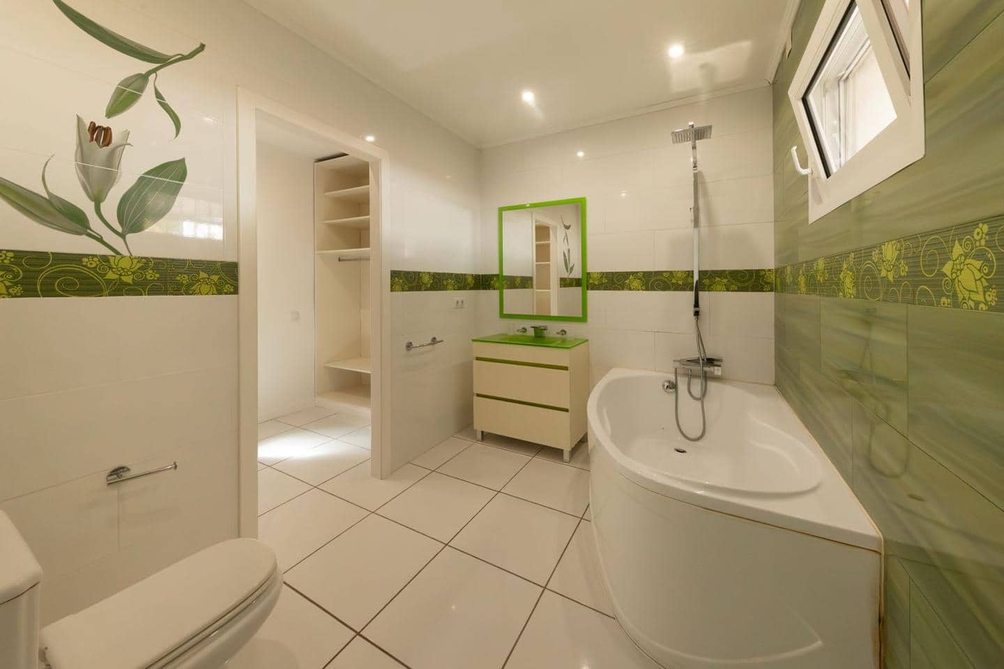 5 bedroom Villa for sale in Empuriabrava with pool - € 1,800,000 (Ref: 9723527)