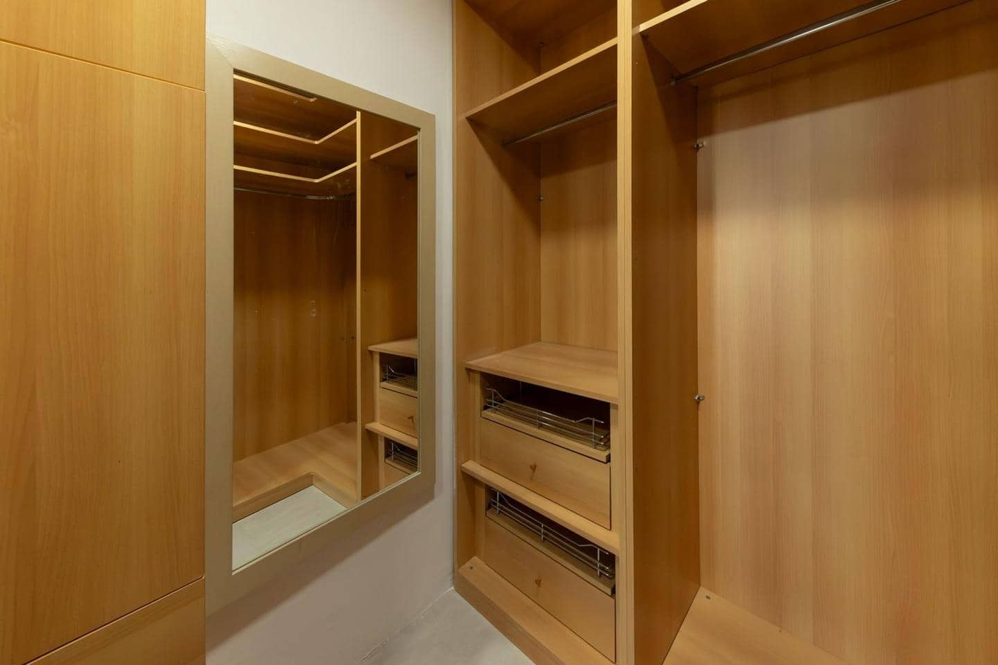 5 bedroom Villa for sale in Empuriabrava with pool - € 1,800,000 (Ref: 9723527)