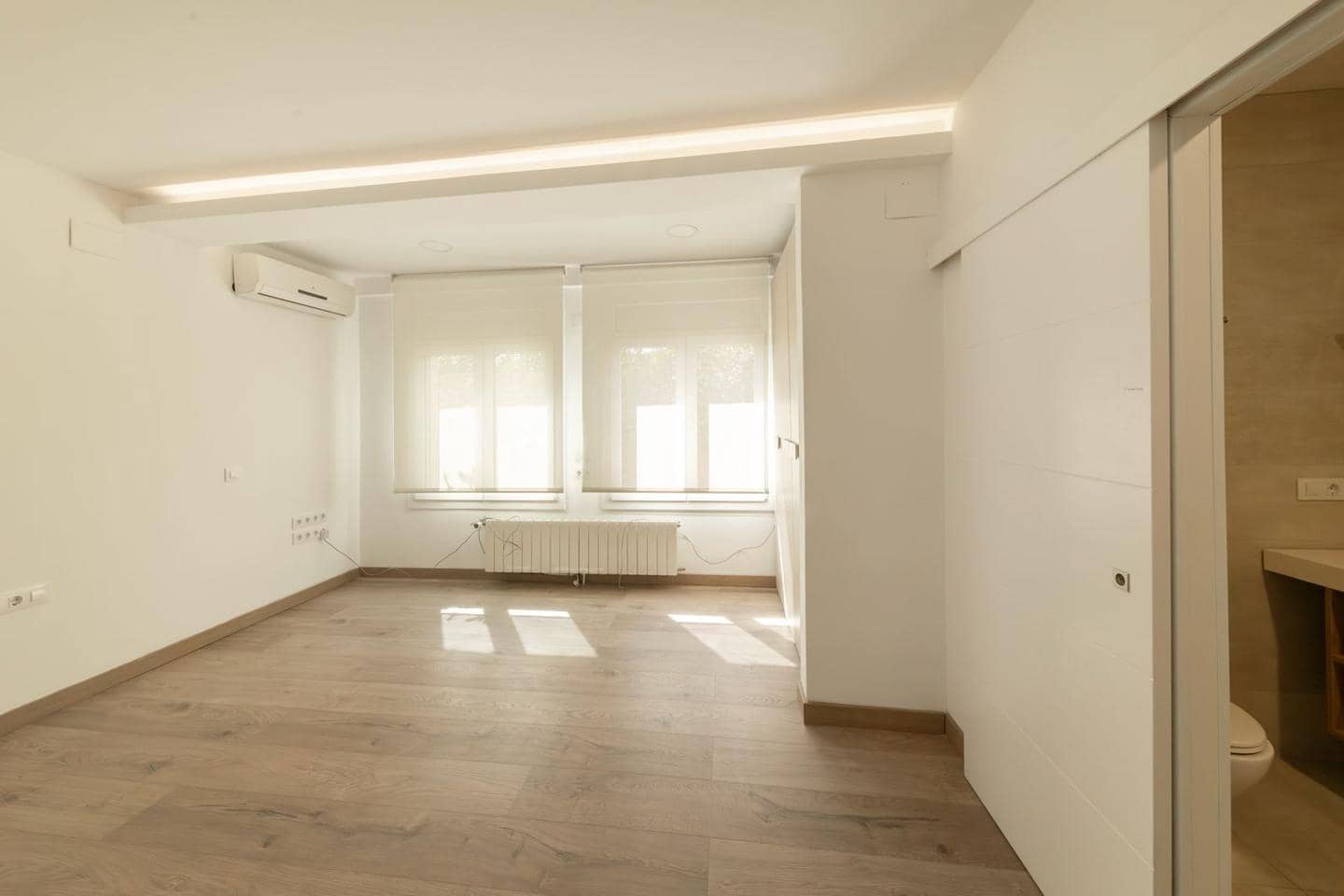 5 bedroom Villa for sale in Empuriabrava with pool - € 1,800,000 (Ref: 9723527)