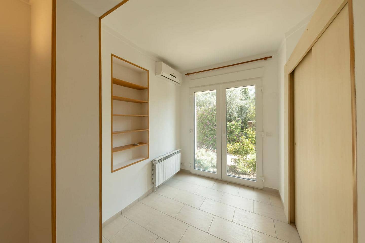 5 bedroom Villa for sale in Empuriabrava with pool - € 1,800,000 (Ref: 9723527)