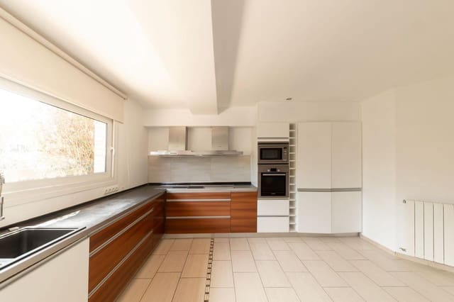 5 slaapkamer Villa te koop in Empuriabrava, Castelló d'Empúries met zwembad - € 1.800.000 (Ref: 9723527)