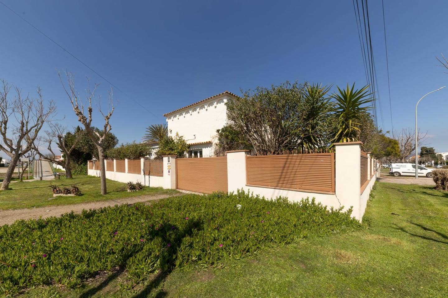 5 bedroom Villa for sale in Empuriabrava with pool - € 1,800,000 (Ref: 9723527)