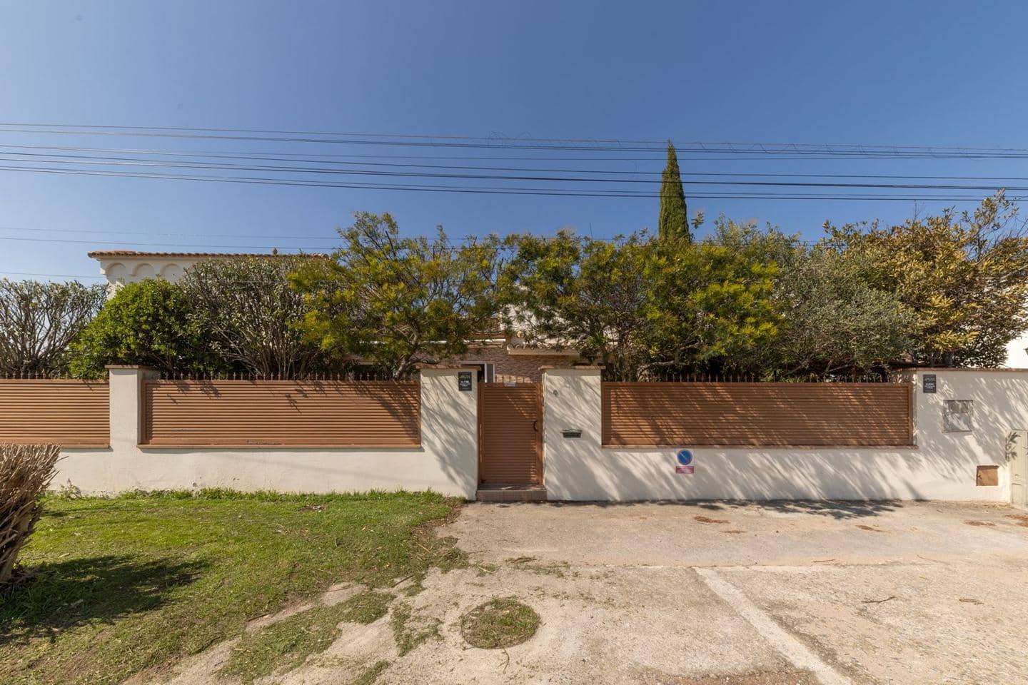 5 bedroom Villa for sale in Empuriabrava with pool - € 1,800,000 (Ref: 9723527)