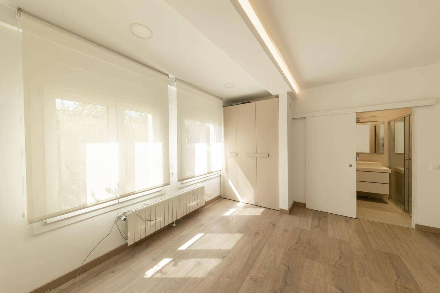 5 bedroom Villa for sale in Empuriabrava with pool - € 1,800,000 (Ref: 9723527)