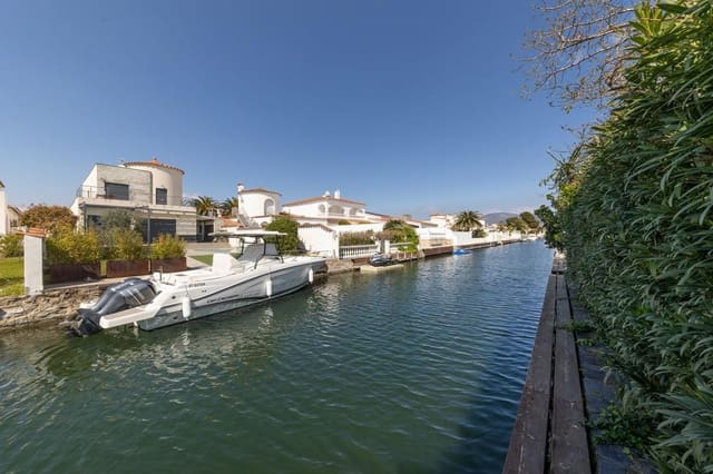 5 slaapkamer Villa te koop in Empuriabrava, Castelló d'Empúries met zwembad - € 1.800.000 (Ref: 9723527)