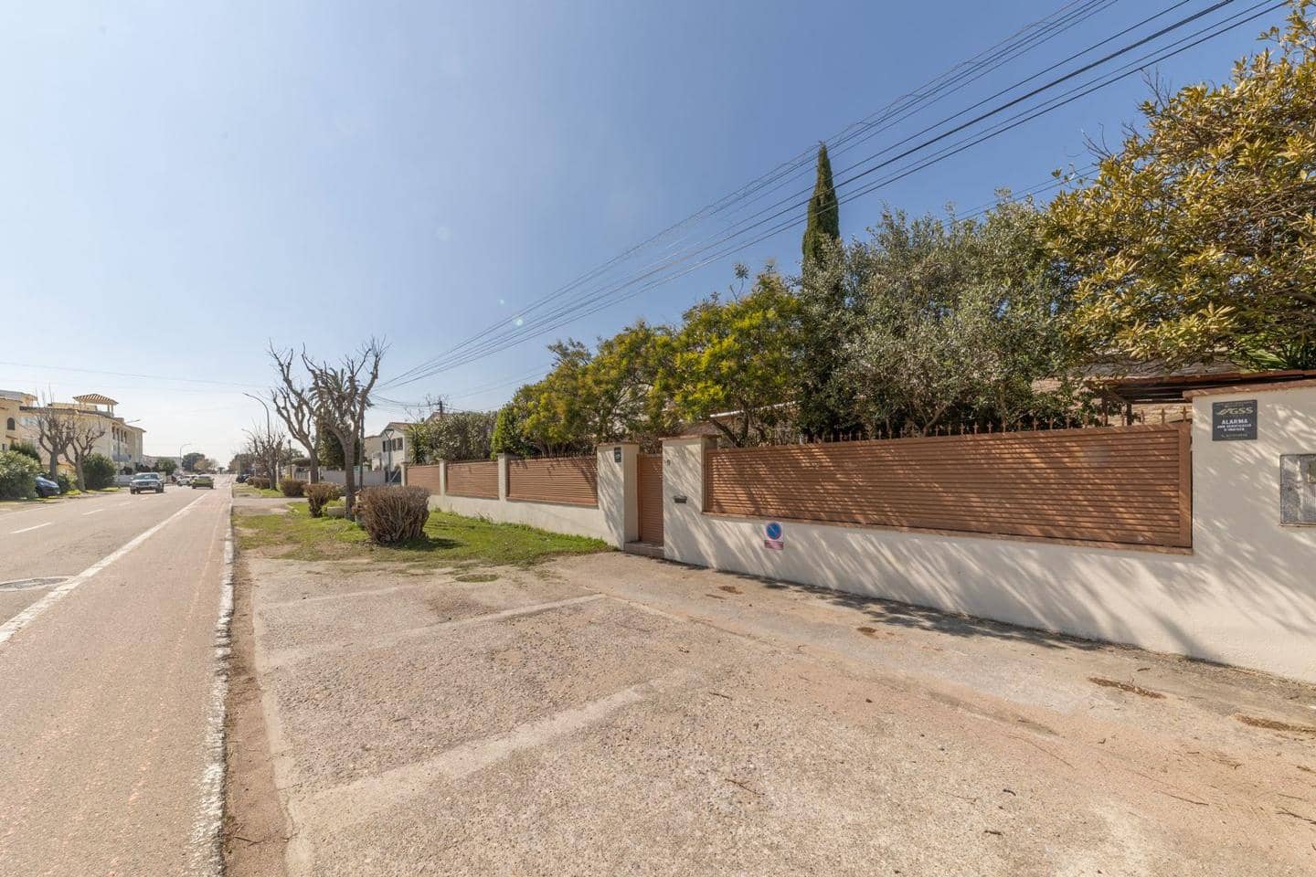 5 bedroom Villa for sale in Empuriabrava with pool - € 1,800,000 (Ref: 9723527)