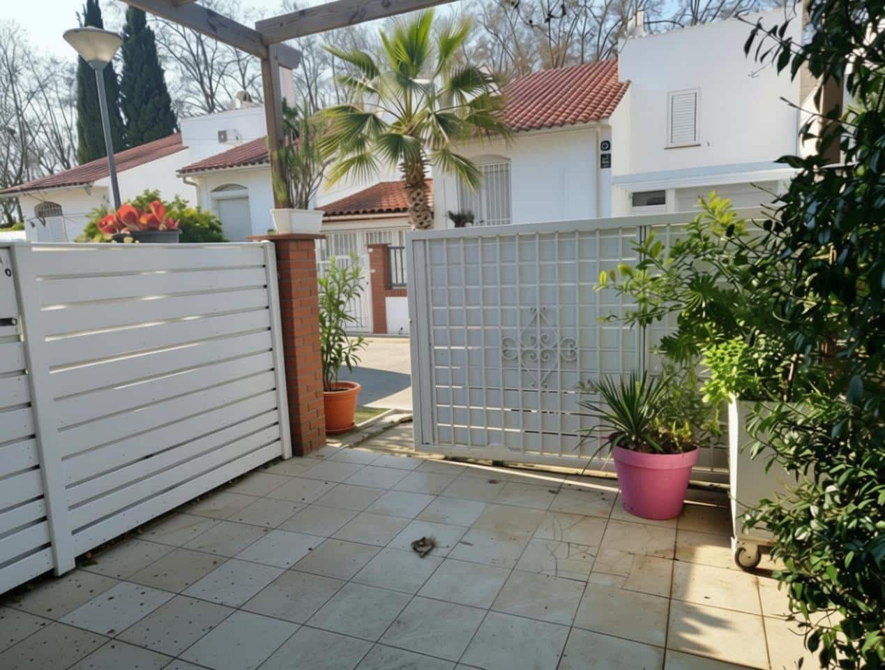 4 bedroom Villa for sale in Empuriabrava - € 259,000 (Ref: 9729515)