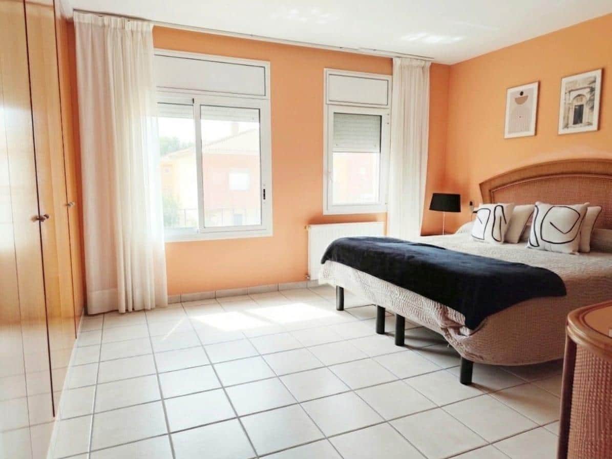 3 bedroom Villa for sale in Empuriabrava with pool garage - € 425,000 (Ref: 9743196)