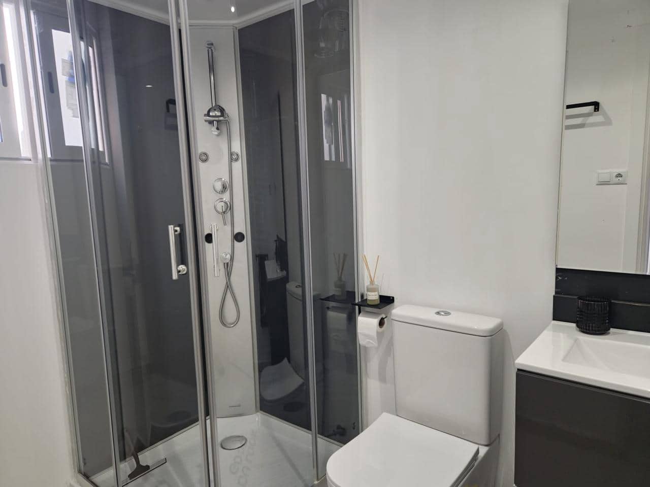 Piso de 2 habitaciones en Roses en venta - 199.000 € (Ref: 9800056)