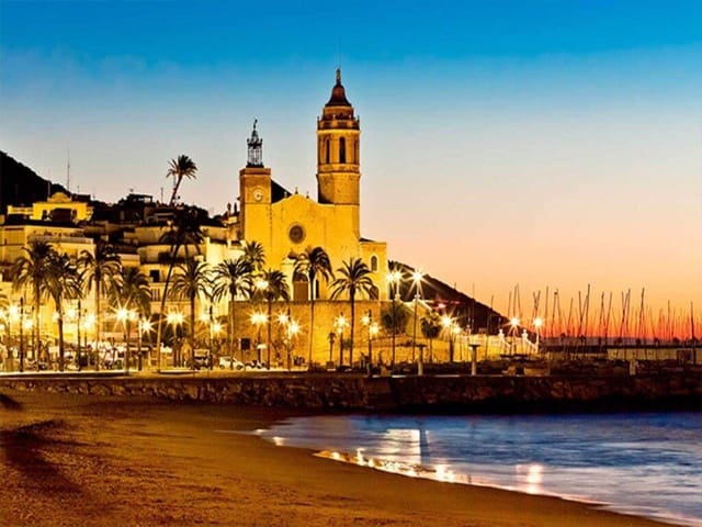 3 quarto Empresa para arrendar em Sitges - 4 500 € (Ref: 9830114)
