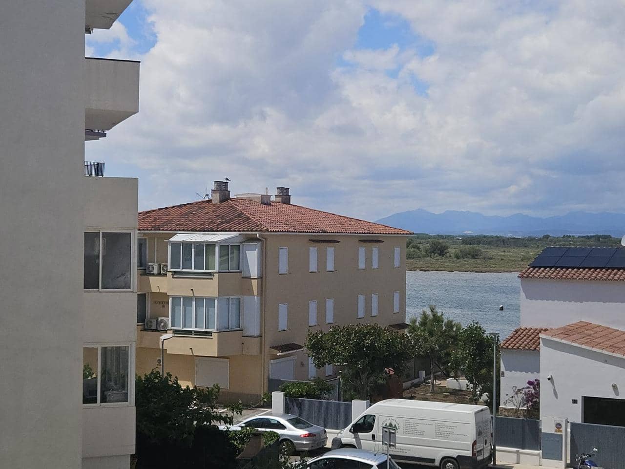 2 bedroom Flat for sale in Roses - € 220,000 (Ref: 9833028)