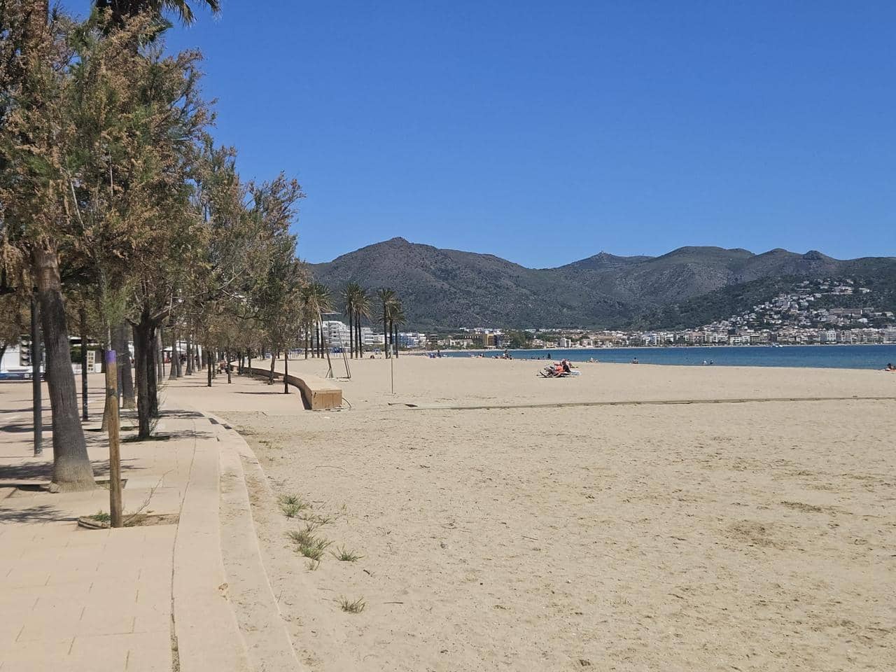 2 bedroom Flat for sale in Roses - € 220,000 (Ref: 9833028)