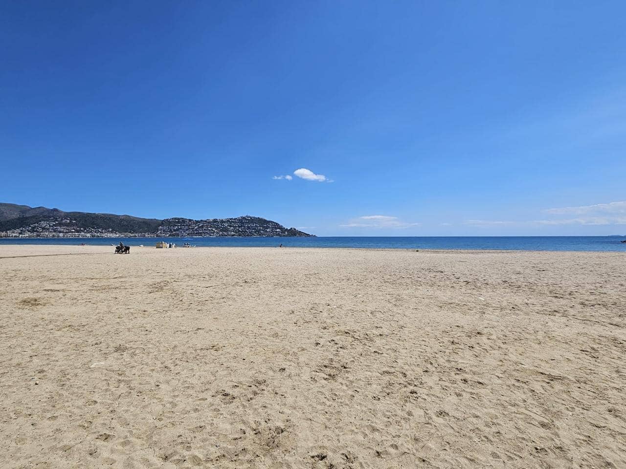 2 bedroom Flat for sale in Roses - € 220,000 (Ref: 9833028)
