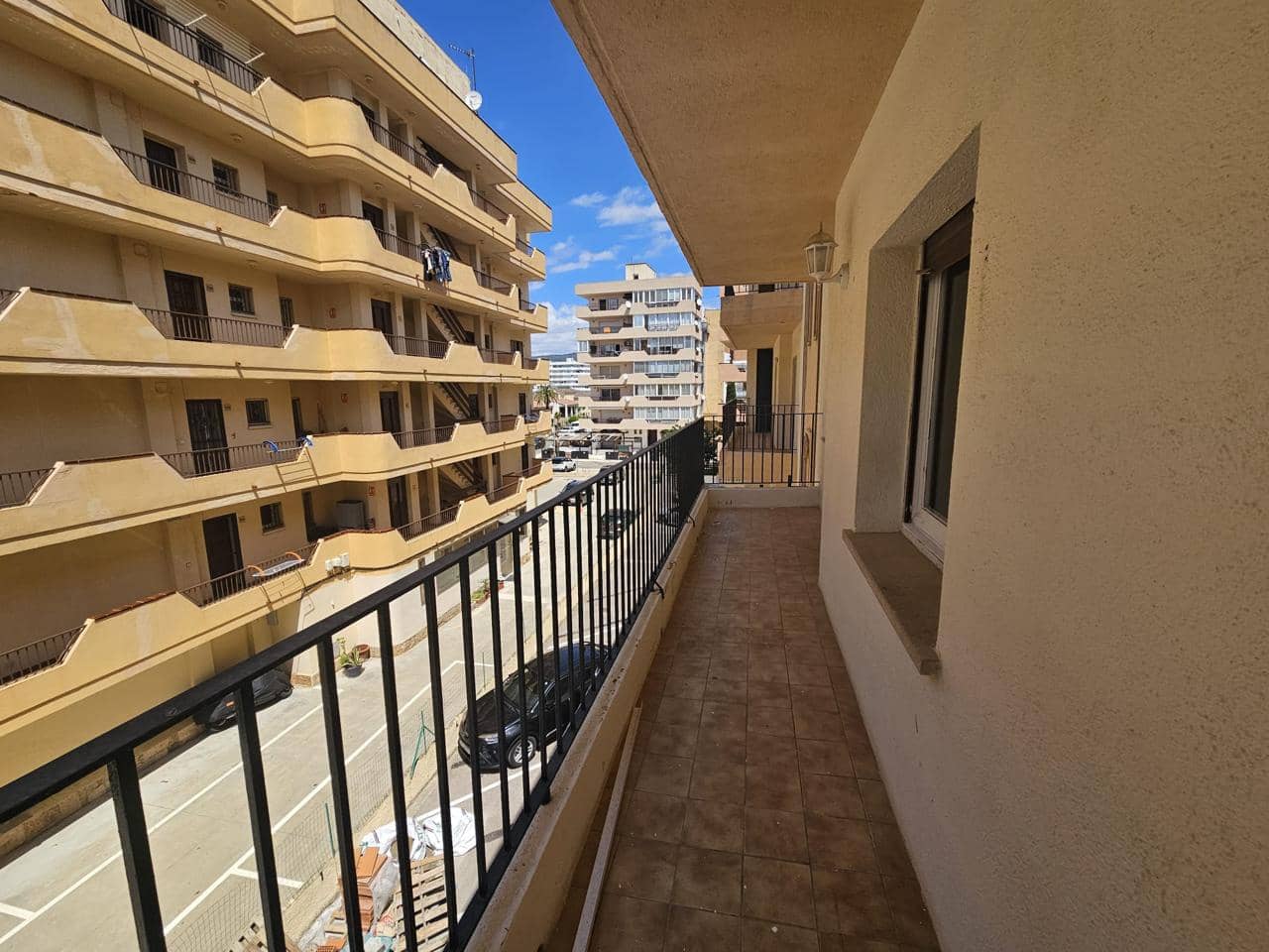 2 bedroom Flat for sale in Roses - € 220,000 (Ref: 9833028)