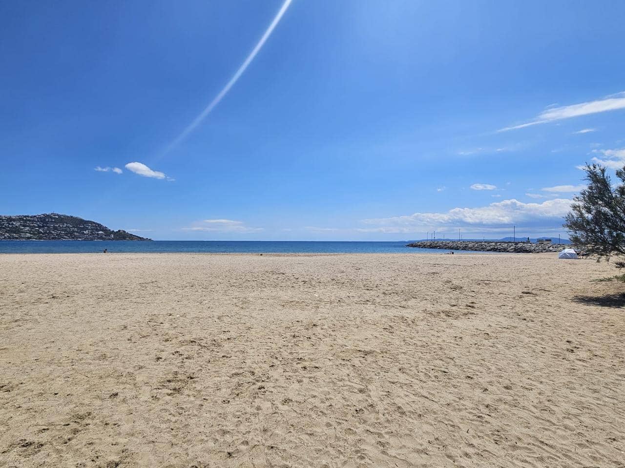 2 bedroom Flat for sale in Roses - € 220,000 (Ref: 9833028)