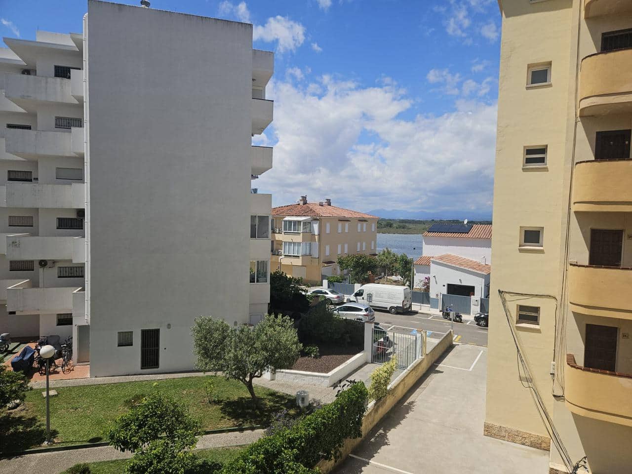 2 bedroom Flat for sale in Roses - € 220,000 (Ref: 9833028)