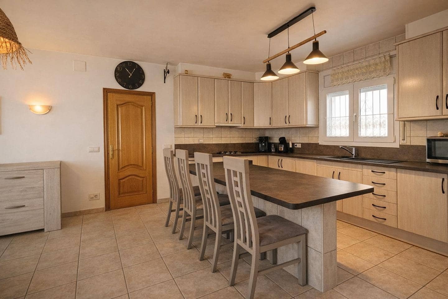 4 sypialnia Willa na sprzedaż w Empuriabrava z basenem garażem - 599 000 € (Ref: 9839842)