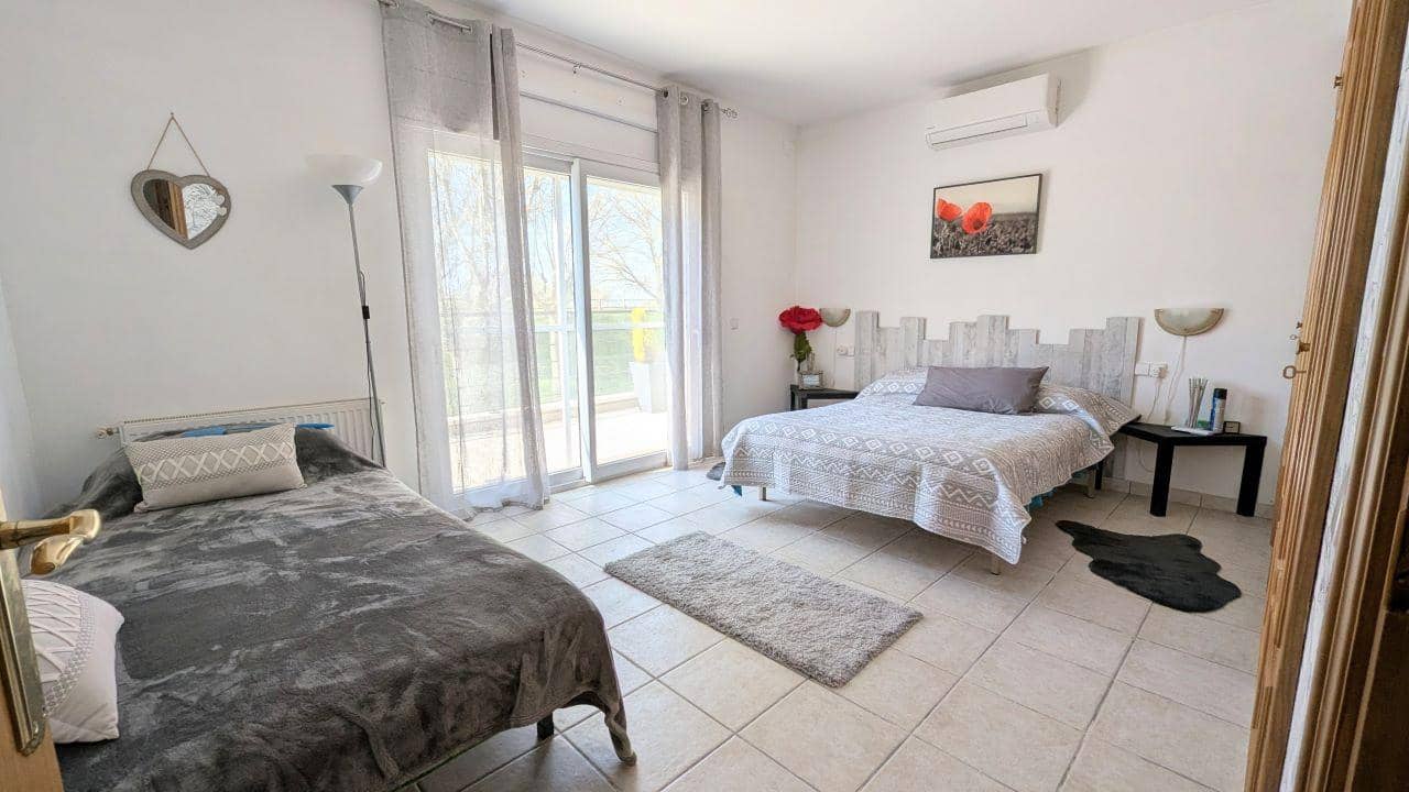 4 sypialnia Willa na sprzedaż w Empuriabrava z basenem garażem - 599 000 € (Ref: 9839842)