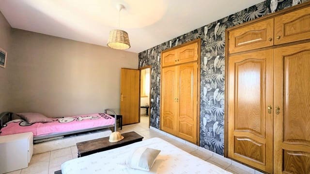 Chalet de 4 habitaciones en Empuriabrava, Castelló d'Empúries en venta con piscina garaje - 599.000 € (Ref: 9839842)