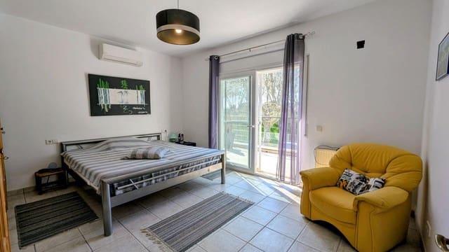 Chalet de 4 habitaciones en Empuriabrava, Castelló d'Empúries en venta con piscina garaje - 599.000 € (Ref: 9839842)