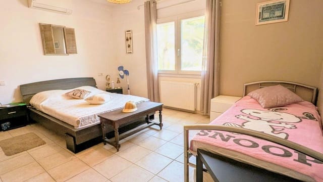 Chalet de 4 habitaciones en Empuriabrava, Castelló d'Empúries en venta con piscina garaje - 599.000 € (Ref: 9839842)