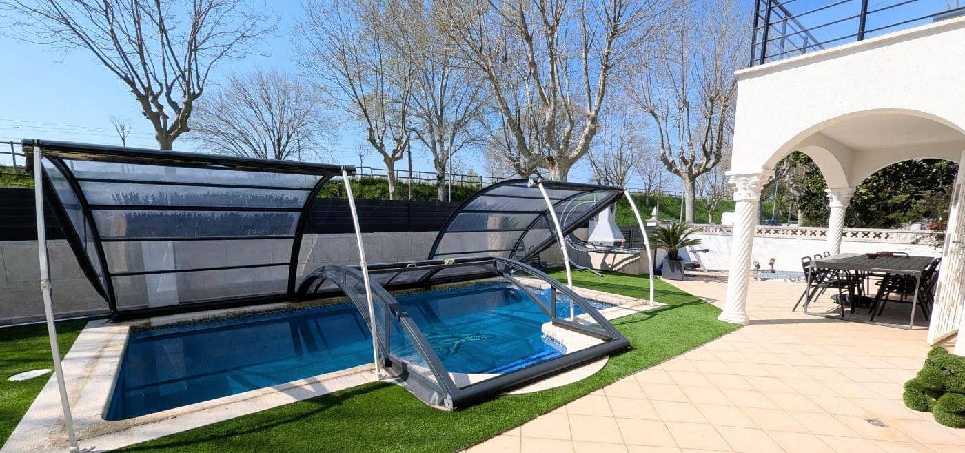4 sypialnia Willa na sprzedaż w Empuriabrava z basenem garażem - 599 000 € (Ref: 9839842)