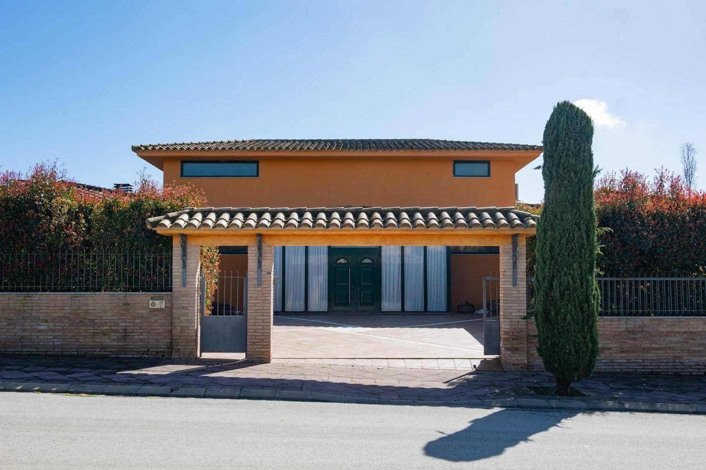 5 bedroom Villa for sale in Peralada with pool garage - € 1,800,000 (Ref: 9850588)