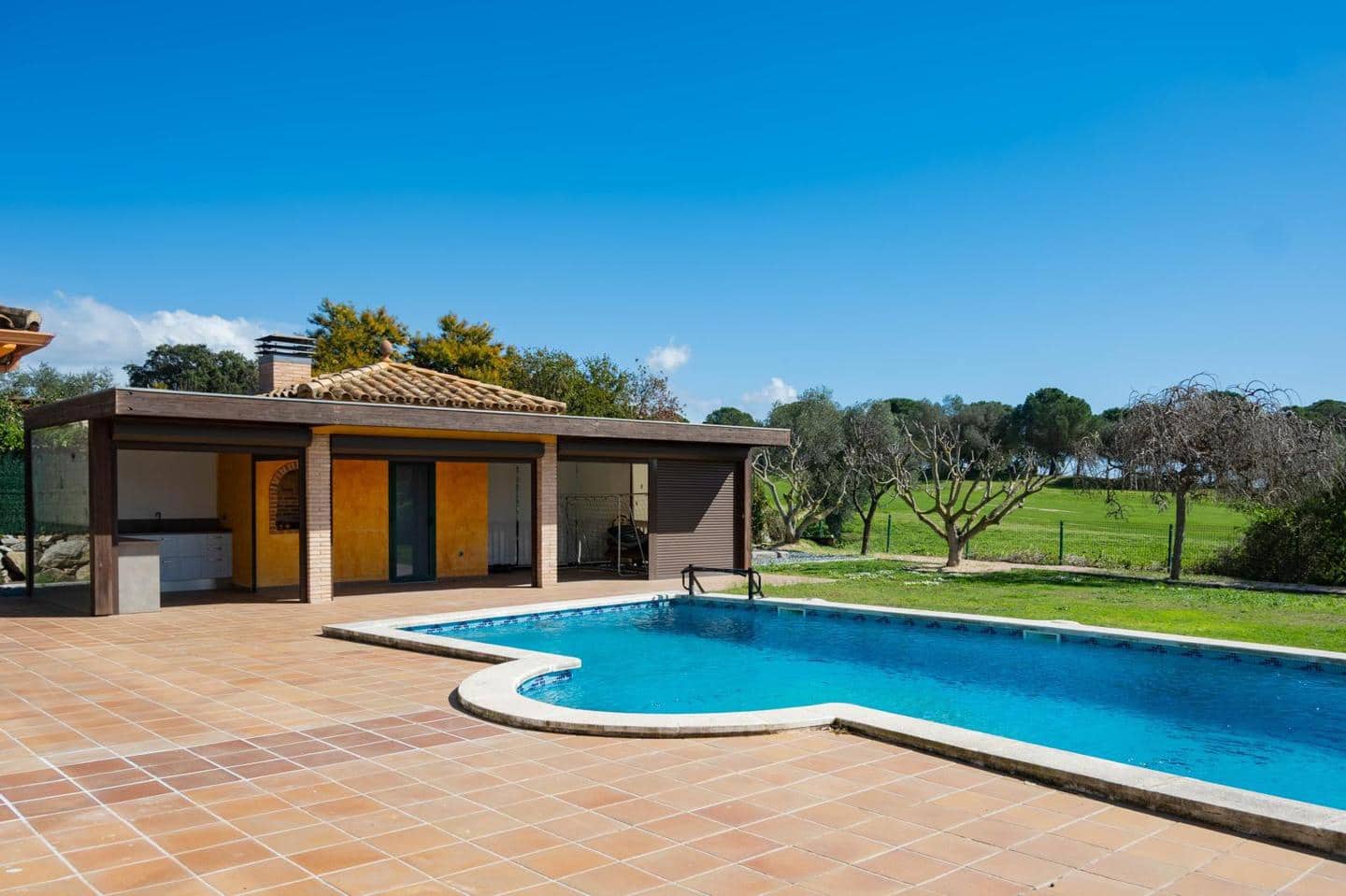 5 bedroom Villa for sale in Peralada with pool garage - € 1,800,000 (Ref: 9850588)