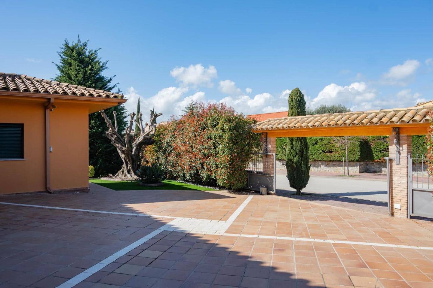 5 bedroom Villa for sale in Peralada with pool garage - € 1,800,000 (Ref: 9850588)