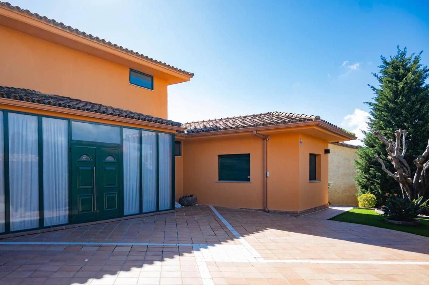 5 bedroom Villa for sale in Peralada with pool garage - € 1,800,000 (Ref: 9850588)