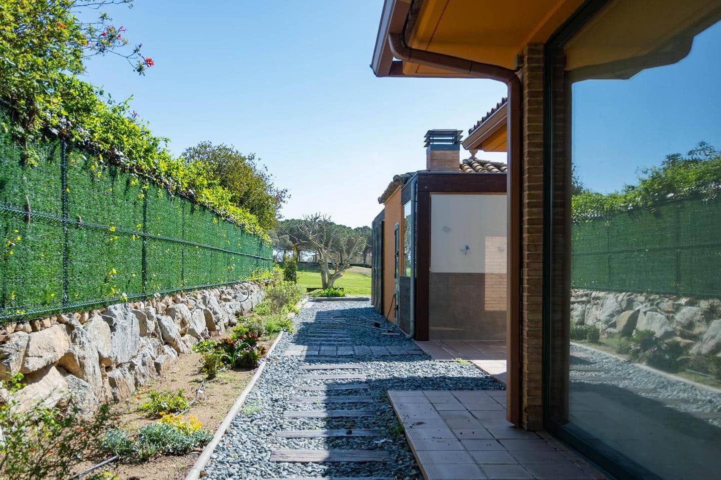 5 bedroom Villa for sale in Peralada with pool garage - € 1,800,000 (Ref: 9850588)