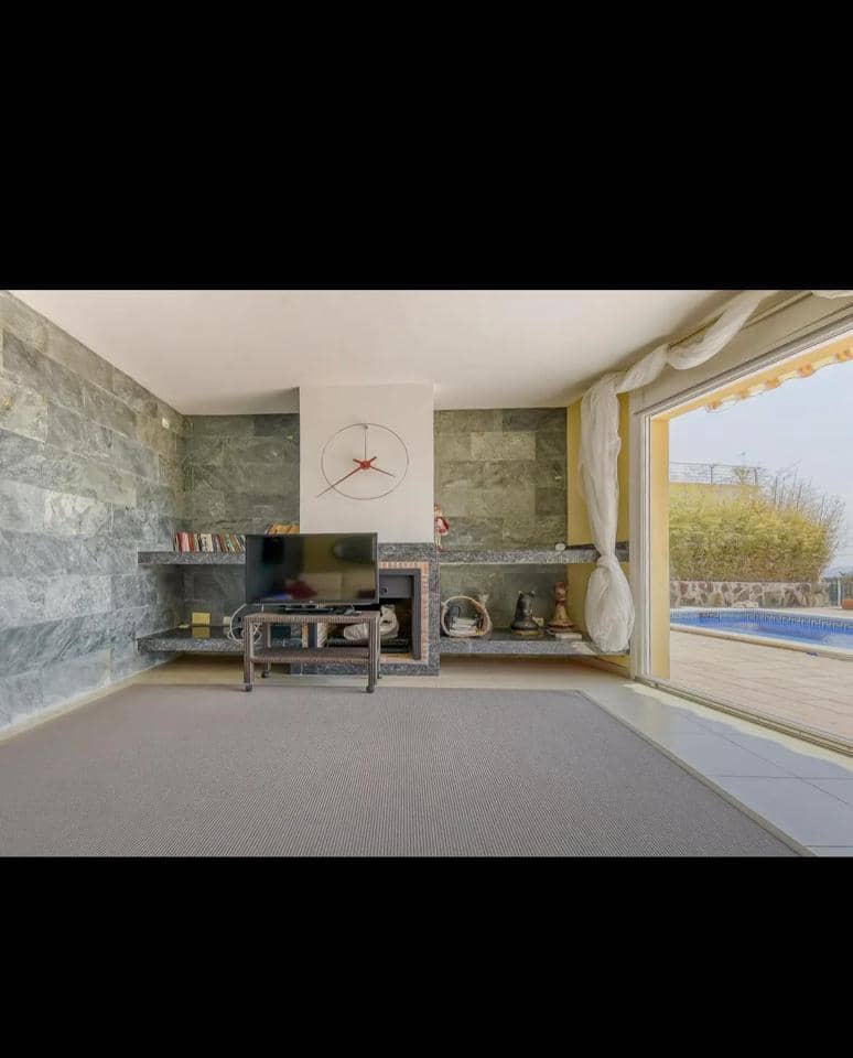 4 bedroom Villa for sale in Palau-saverdera with pool garage - € 790,000 (Ref: 9875322)